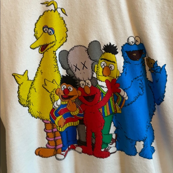 KAWS x Uniqlo x Sesame Street Group Hoodie - Picture 3 of 6